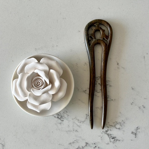 Accessories - Wooden Double-Prong woman’s hair pin